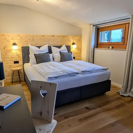 Watzmannsuite - Familienfreundliche In Historischer Mit Kamin, Infrarotkabine, Balkon, Garten, Nur 10 Gehminuten Ins Zentrum Von Berchtesgaden * Bischofswiesen