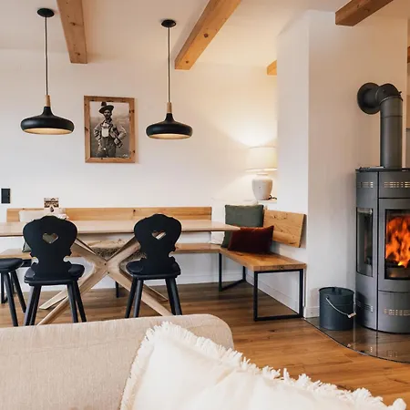 Watzmannsuite - Familienfreundliche In Historischer Mit Kamin, Infrarotsauna, Balkon, Garten, Nur 10 Gehminuten Ins Zentrum Von Berchtesgaden Appartamento Bischofswiesen