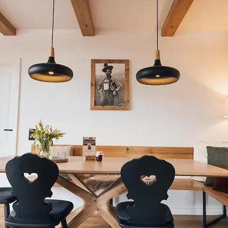 Watzmannsuite - Familienfreundliche In Historischer Mit Kamin, Infrarotsauna, Balkon, Garten, Nur 10 Gehminuten Ins Zentrum Von Berchtesgaden Lejlighed Bischofswiesen